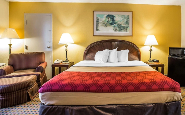 photo 5 of Econo Lodge Inn & Suites