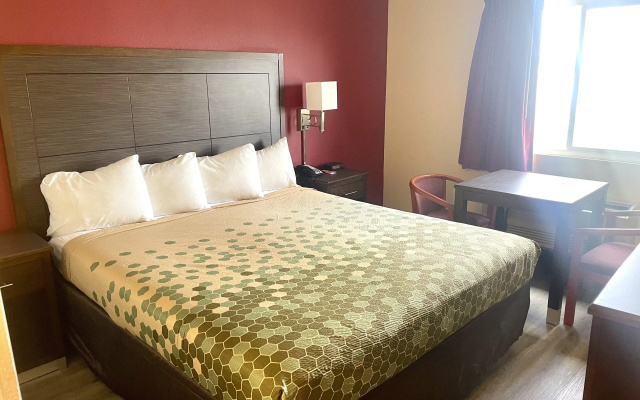 photo 4 of Econo Lodge Inn & Suites Corning Travel Center