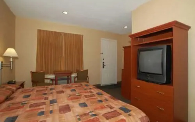 photo 2 of Capital Inn & Suites (Formerly Econo Lodge Inn & Suites Downtown)