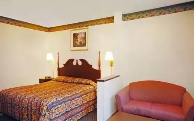 photo 4 of Capital Inn & Suites (Formerly Econo Lodge Inn & Suites Downtown)