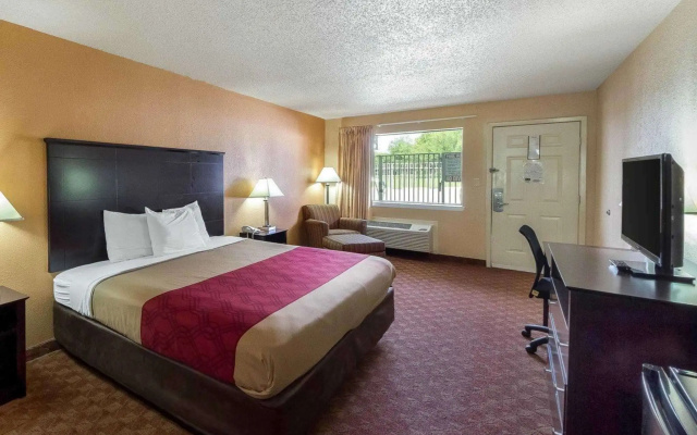 photo 2 of Econo Lodge Inn & Suites Downtown Northeast