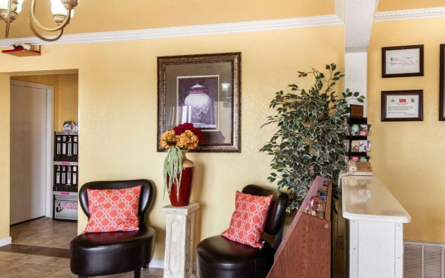 photo 2 of Econo Lodge Inn & Suites San Antonio near Frost Bank Center