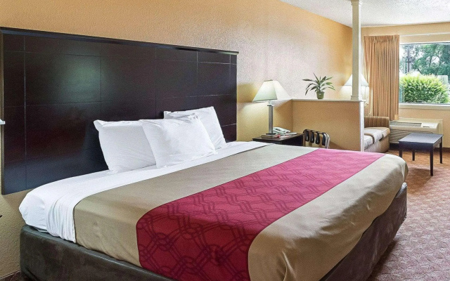 photo 3 of Econo Lodge Inn & Suites San Antonio near Frost Bank Center