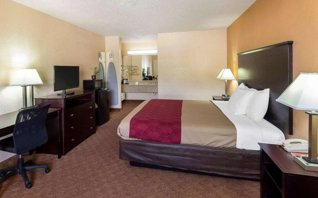 photo 4 of Econo Lodge Inn & Suites San Antonio near Frost Bank Center