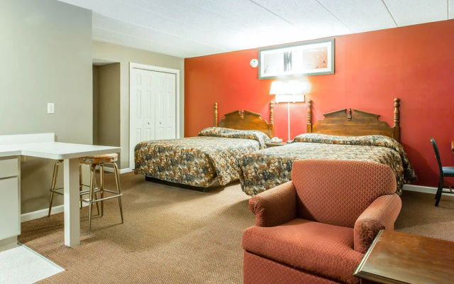 photo 3 of Econo Lodge Inn & Suites Groton