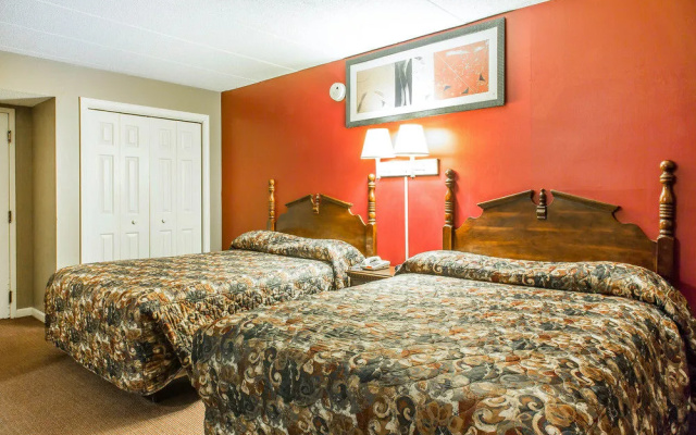 photo 5 of Econo Lodge Inn & Suites Groton