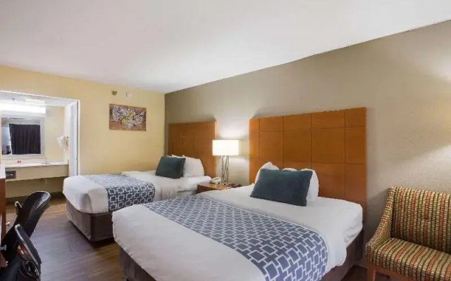 photo 3 of Econo Lodge Inn & Suites Hardeeville