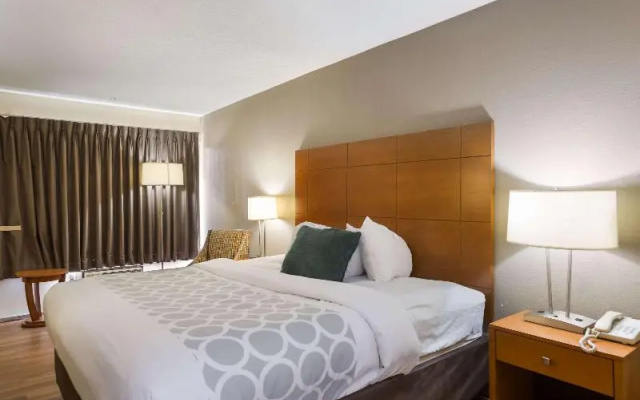 photo 4 of Econo Lodge Inn & Suites Hardeeville