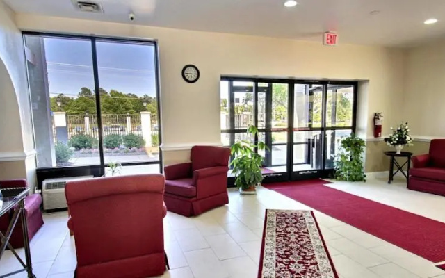 photo 4 of Days Inn & Suites by Wyndham Williamsburg Colonial