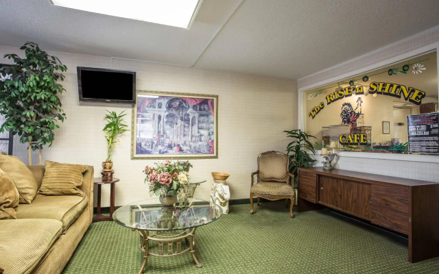 photo 2 of Econo Lodge Kannapolis - Concord