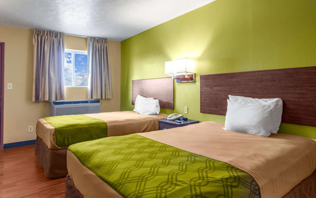 photo 4 of Econo Lodge Kent - Akron West