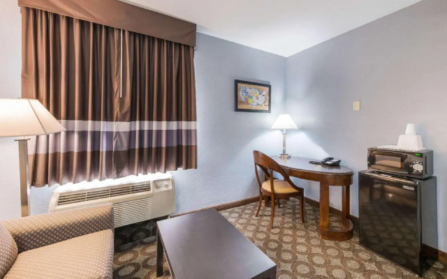 photo 4 of Econo Lodge