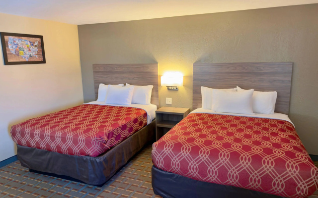 photo 4 of Econo Lodge Lansing - Leavenworth