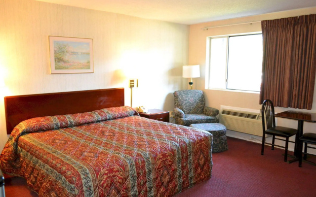 photo 3 of Latham Inn