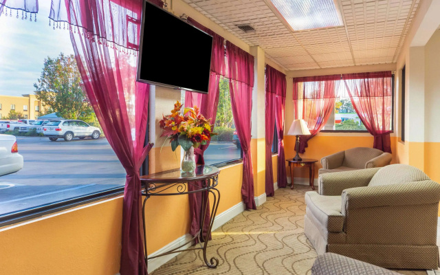 photo 3 of Econo Lodge Laurel