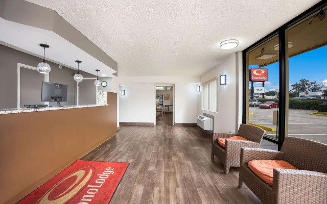 photo 2 of Econo Lodge Live Oak