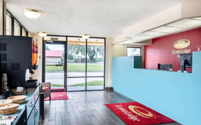 photo 3 of Econo Lodge Live Oak