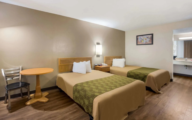 photo 5 of Econo Lodge Live Oak