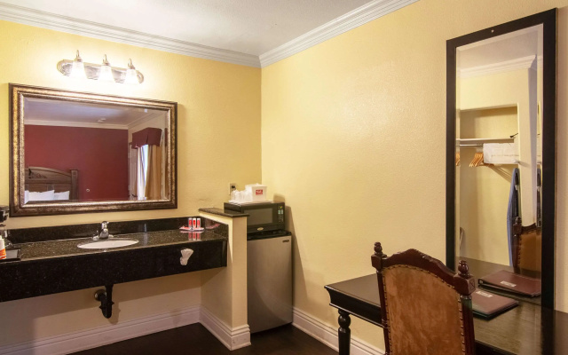 photo 3 of Econo Lodge Long Beach I-405