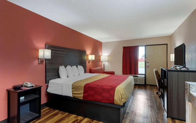 photo 4 of Econo Lodge