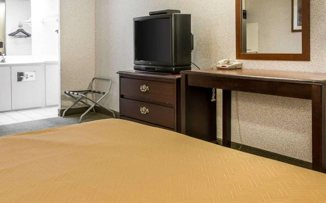 photo 4 of Rodeway Inn Madison Heights - Detroit