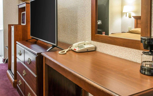 photo 5 of Rodeway Inn Madison Heights - Detroit