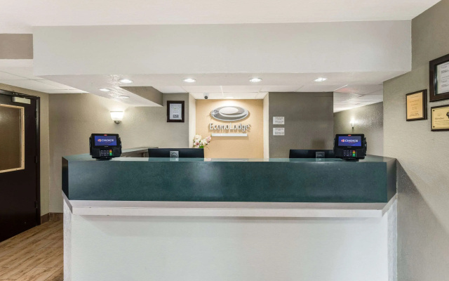 photo 2 of Econo Lodge Madison East