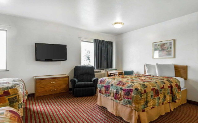photo 4 of Econo Lodge Madison East