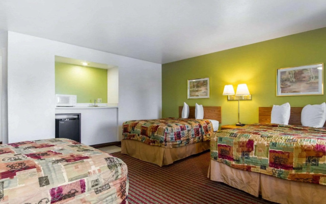 photo 5 of Econo Lodge Madison East