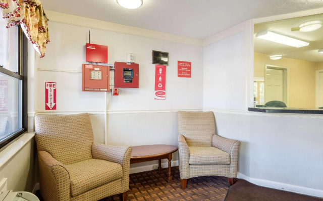 photo 2 of Howard Johnson by Wyndham Malden Boston Area