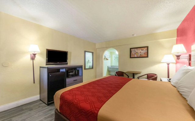 photo 4 of Econo Lodge San Marcos University Area