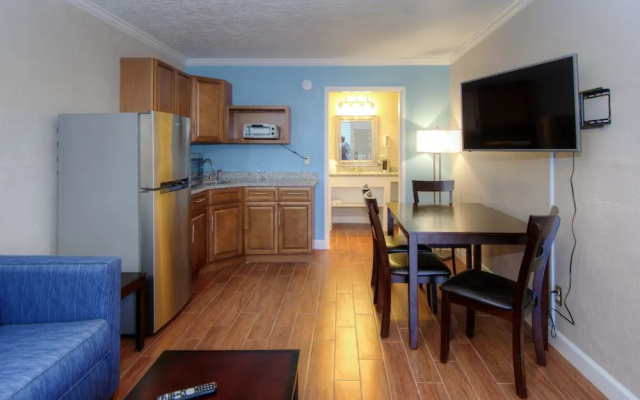 photo 3 of Melbourne All Suites Inn [Ex. Econo Lodge Melbourne]