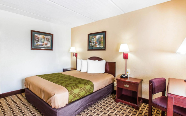 photo 3 of Econo Lodge Savannah Midtown
