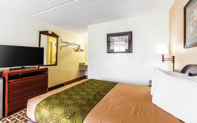 photo 5 of Econo Lodge Savannah Midtown