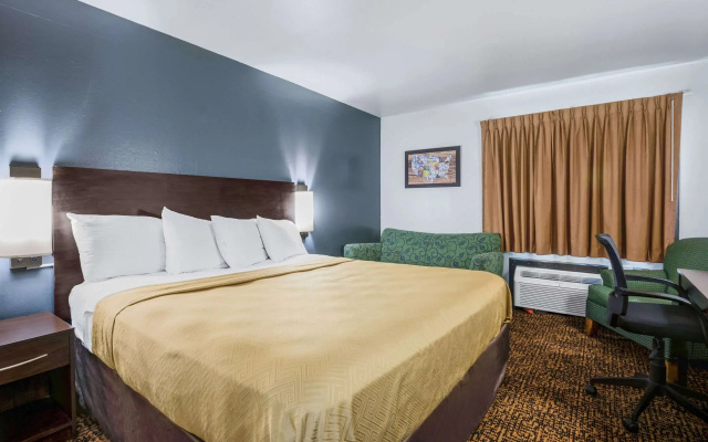 photo 3 of Econo Lodge Milwaukee Airport