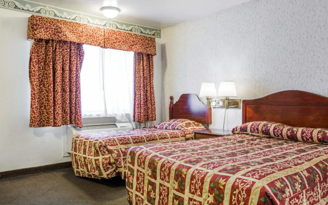 photo 2 of Monterey Fairgrounds Inn