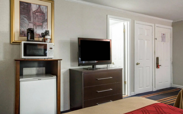 photo 3 of Econo Lodge Montpelier I-89