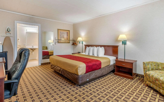 photo 3 of Rodeway Inn Mystic - Groton