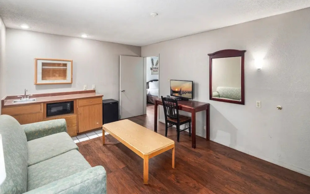 photo 5 of Econo Lodge Near Bellevue Square