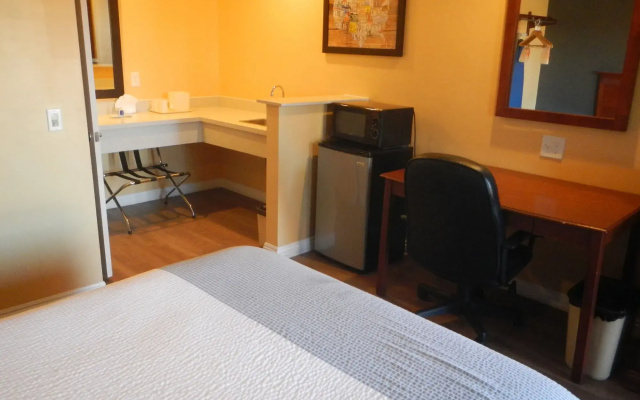 photo 4 of Rodeway Inn Carson - Los Angeles South