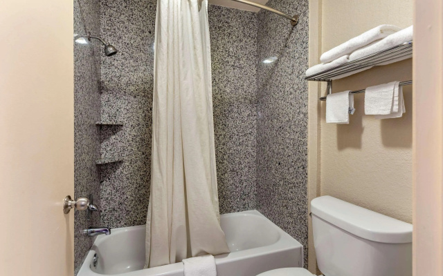 photo 2 of Econo Lodge Near Lackland Air Force Base - SeaWorld