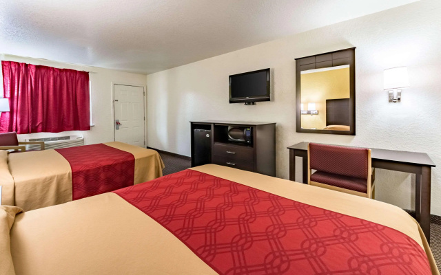 photo 3 of Econo Lodge Near Lackland Air Force Base - SeaWorld