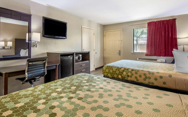photo 4 of Econo Lodge Near Lackland Air Force Base - SeaWorld