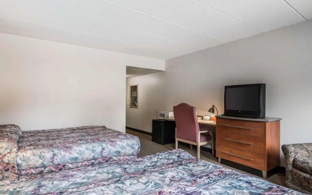 photo 4 of Econo Lodge Near Plymouth State University