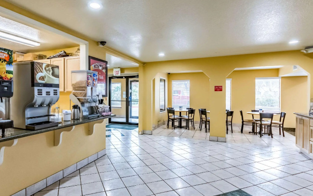 photo 2 of Econo Lodge Near SeaWorld