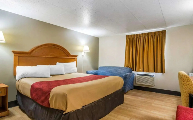 photo 2 of Econo Lodge New Paltz