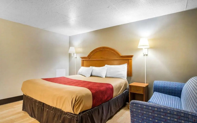 photo 3 of Econo Lodge New Paltz