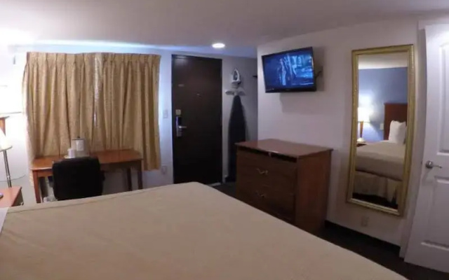 photo 3 of Econo Lodge Newark International Airport