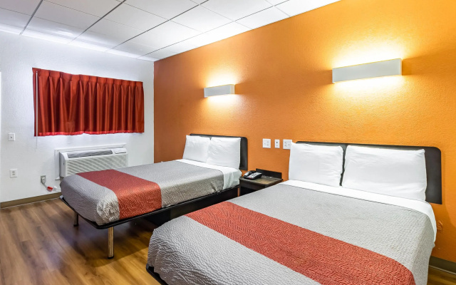 photo 3 of Motel 6 Elizabeth, NJ - Newark Liberty Intl Airport