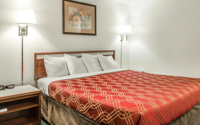 photo 5 of Econo Lodge Newport